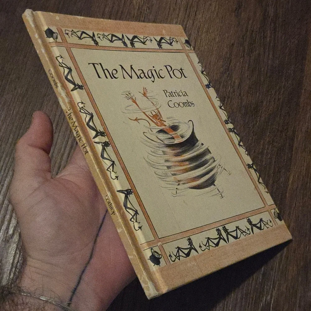 VTG Patricia Coombs The Magic Pot Book Hardcover GUC Weekly Reader 1977 USA 70s